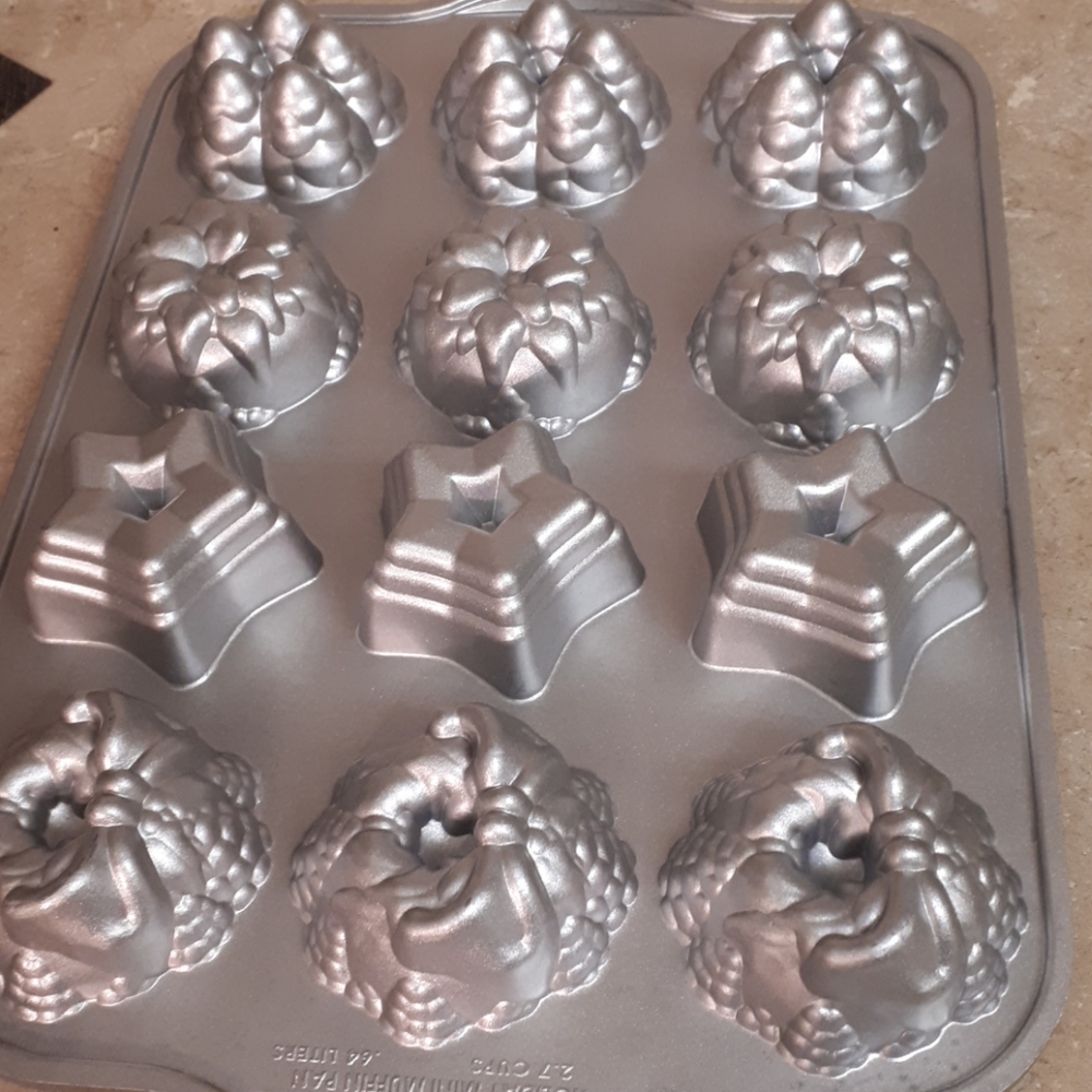 Nordic Ware holiday mini muffin pan